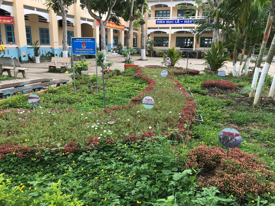 Hàng trăm lượt học sinh nhặt được tiền, vàng đã mang trả lại - 5 Hàng trăm lượt học sinh nhặt được tiền, vàng đã mang trả lại - 5