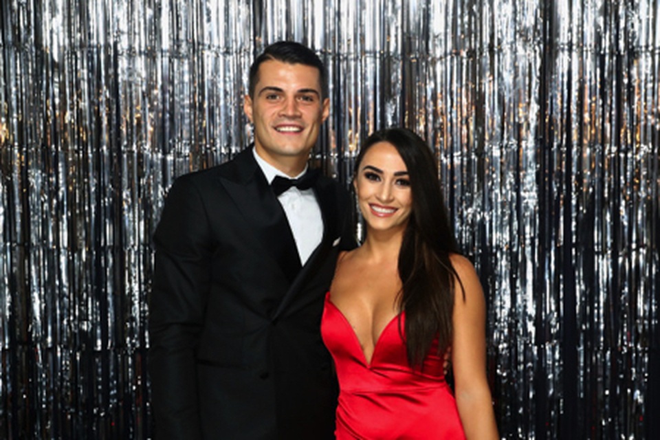 Bà xã xinh đẹp của Xhaka “điêu đứng” vì các cổ động viên Arsenal - 1 Bà xã xinh đẹp của Xhaka “điêu đứng” vì các cổ động viên Arsenal - 1
