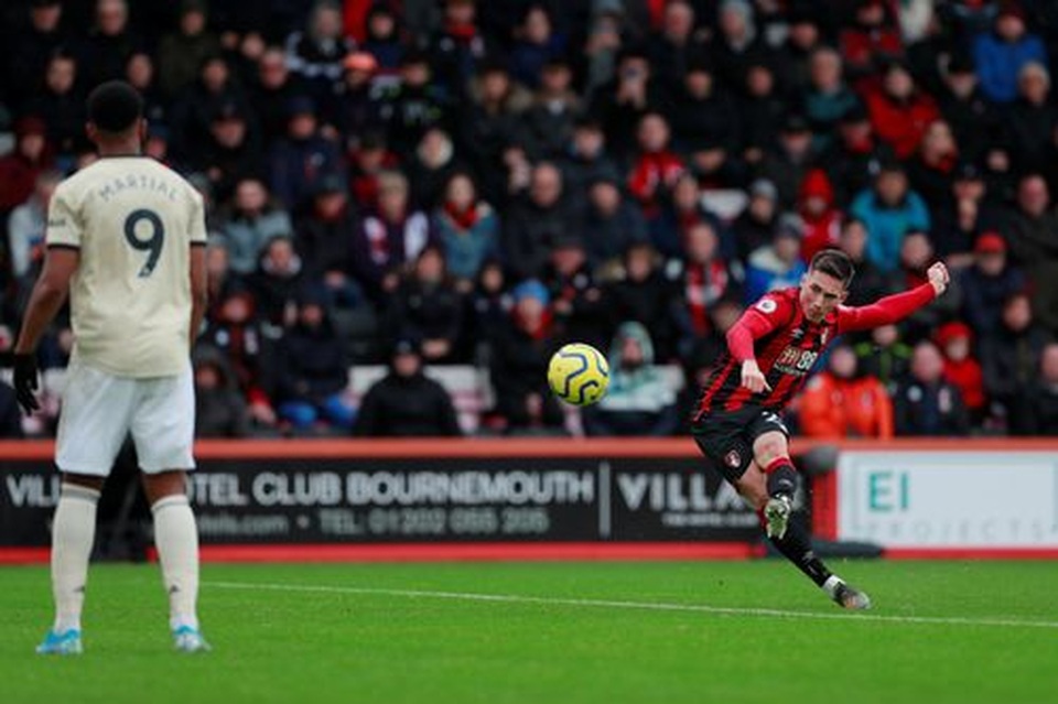 Nhìn lại trận thua tệ hại của Man Utd trên sân Bournemouth - 15 Nhìn lại trận thua tệ hại của Man Utd trên sân Bournemouth - 15