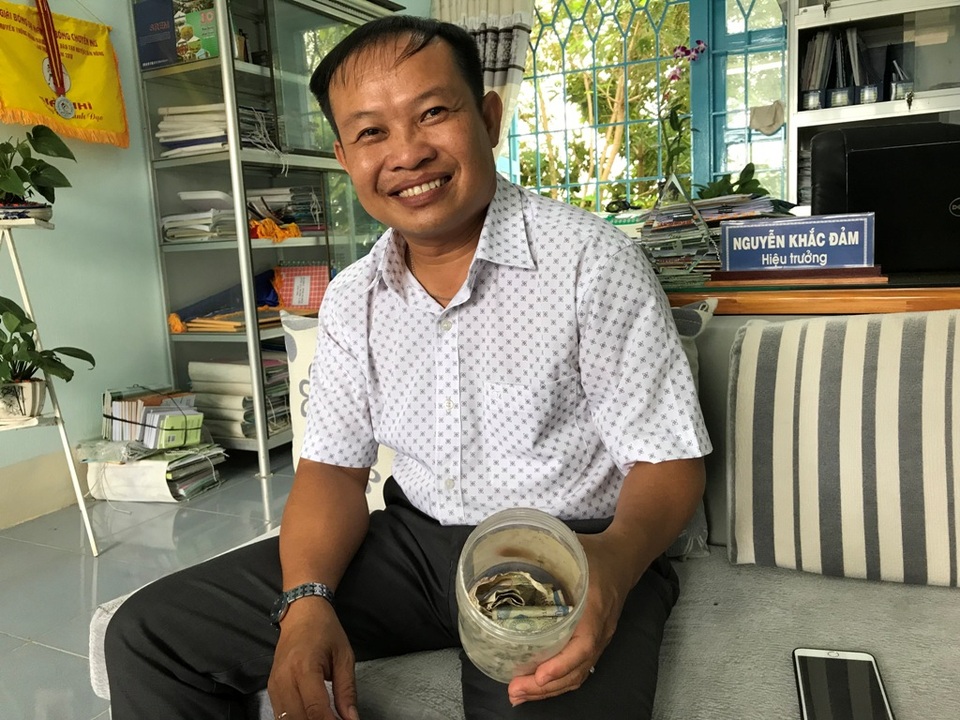 Hàng trăm lượt học sinh nhặt được tiền, vàng đã mang trả lại - 4 Hàng trăm lượt học sinh nhặt được tiền, vàng đã mang trả lại - 4