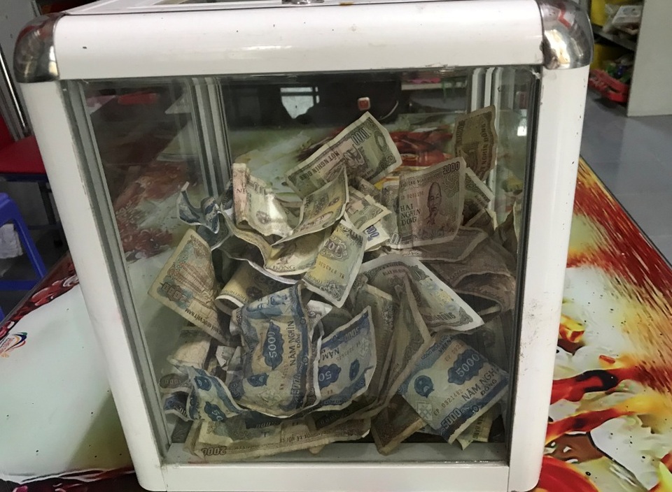 Hàng trăm lượt học sinh nhặt được tiền, vàng đã mang trả lại - 3 Hàng trăm lượt học sinh nhặt được tiền, vàng đã mang trả lại - 3