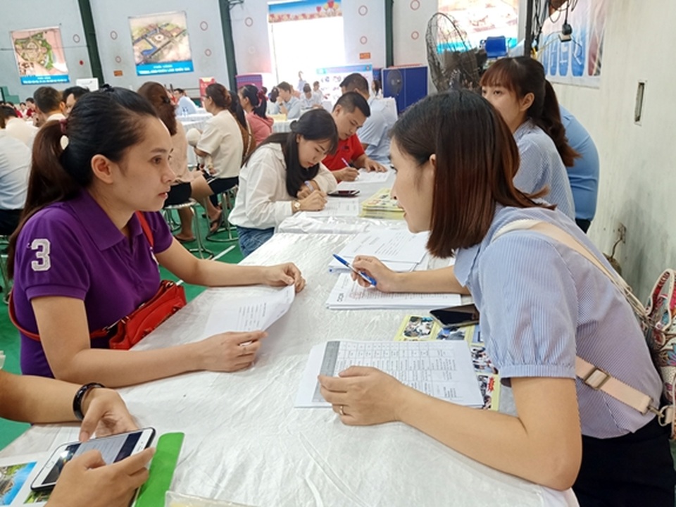 Phiên GDVL Đông Anh (Hà Nội): 37 DN tuyển gần 1.700 vị trí việc làm trong nước - 1 Phiên GDVL Đông Anh (Hà Nội): 37 DN tuyển gần 1.700 vị trí việc làm trong nước - 1