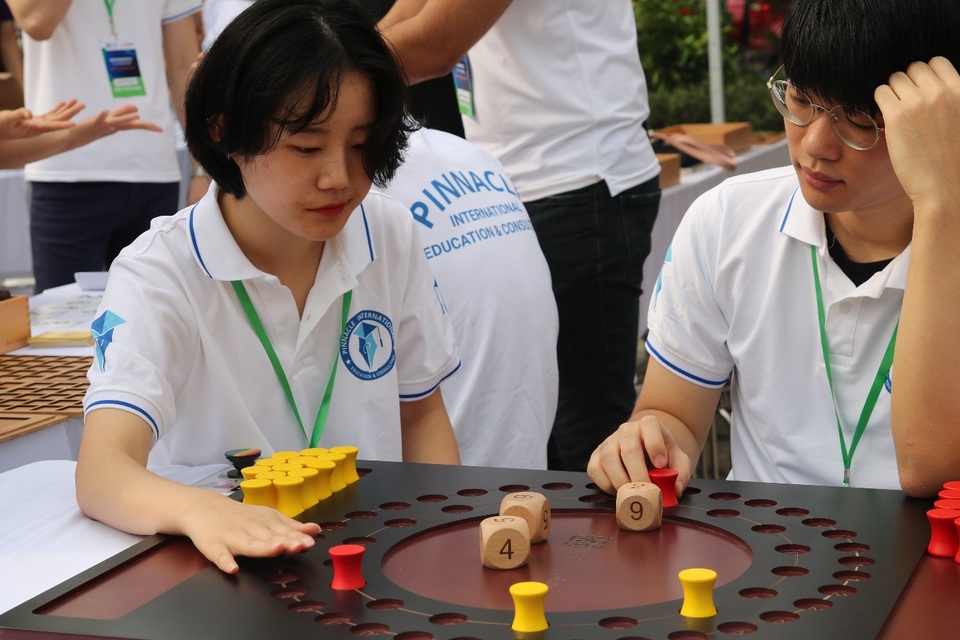 Hàng nghìn bạn trẻ thích thú trải nghiệm các mô hình toán học khác xa sách vở - 9 Hàng nghìn bạn trẻ thích thú trải nghiệm các mô hình toán học khác xa sách vở - 9