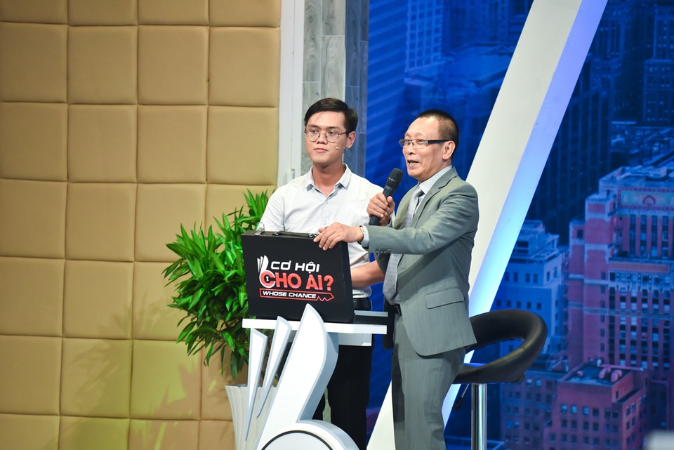 Nam ứng viên khiến Lại Văn Sâm bất ngờ vì từ chối lương khủng - 1 Nam ứng viên khiến Lại Văn Sâm bất ngờ vì từ chối lương khủng - 1