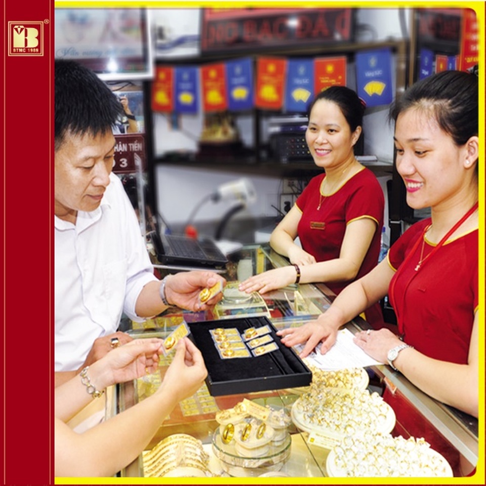 Vàng rồng Thăng Long tiện ích như “chiếc thẻ ngân hàng” cùng ưu đãi hấp dẫn - 3 Vàng rồng Thăng Long tiện ích như “chiếc thẻ ngân hàng” cùng ưu đãi hấp dẫn - 3