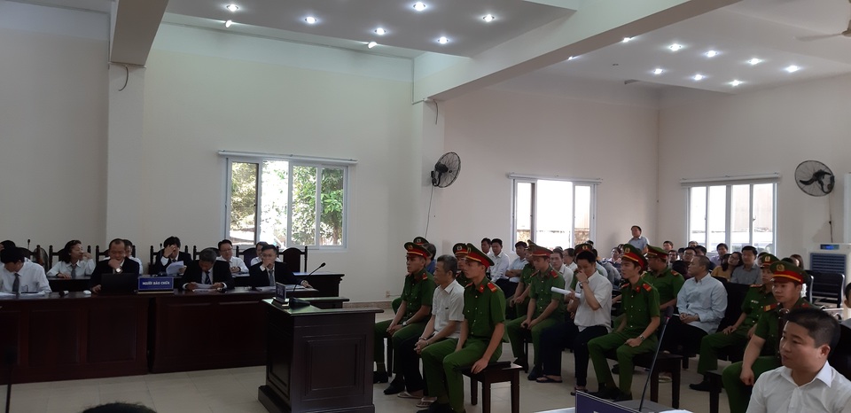 Mua đất “giá bèo”, nguyên Bí thư thị xã Bến Cát hầu tòa - 5 Mua đất “giá bèo”, nguyên Bí thư thị xã Bến Cát hầu tòa - 5