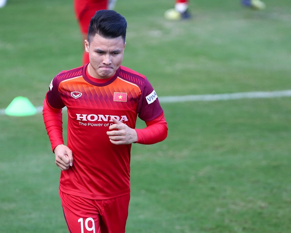 Bất chấp tin đồn “xé rào”, cầu thủ CLB Hà Nội tập sung chờ đấu UAE, Thái Lan - 3 Bất chấp tin đồn “xé rào”, cầu thủ CLB Hà Nội tập sung chờ đấu UAE, Thái Lan - 3