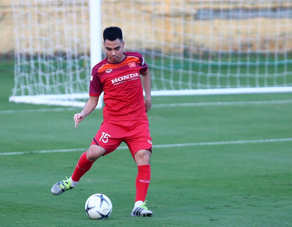 Bất chấp tin đồn “xé rào”, cầu thủ CLB Hà Nội tập sung chờ đấu UAE, Thái Lan - 7 Bất chấp tin đồn “xé rào”, cầu thủ CLB Hà Nội tập sung chờ đấu UAE, Thái Lan - 7