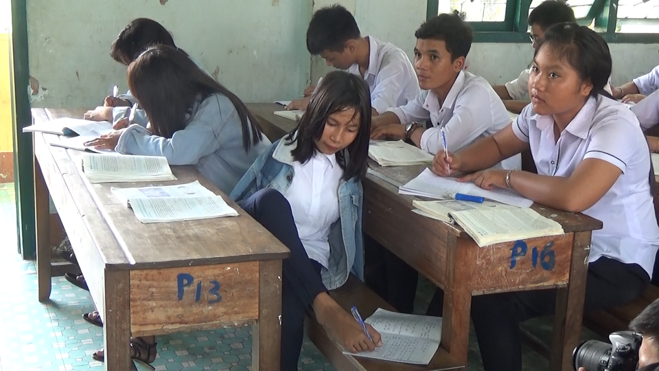 Hoa Pơ lang không tay của đại ngàn Tây Nguyên vẽ tương lai bằng đôi chân trần - 3 Hoa Pơ lang không tay của đại ngàn Tây Nguyên vẽ tương lai bằng đôi chân trần - 3