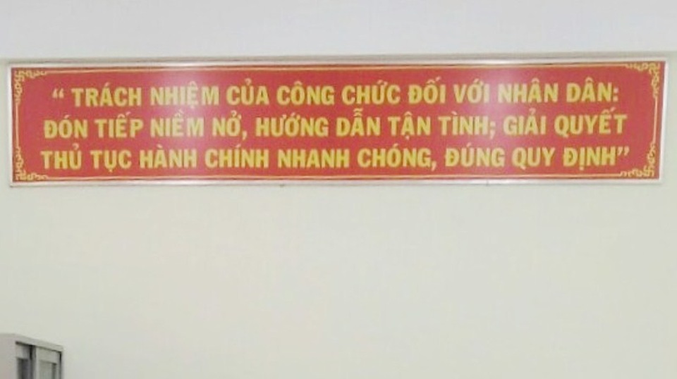 Kỷ luật cán bộ bắt dân đi “5 lần 7 lượt” mới làm được giấy khai sinh - 1 Kỷ luật cán bộ bắt dân đi “5 lần 7 lượt” mới làm được giấy khai sinh - 1