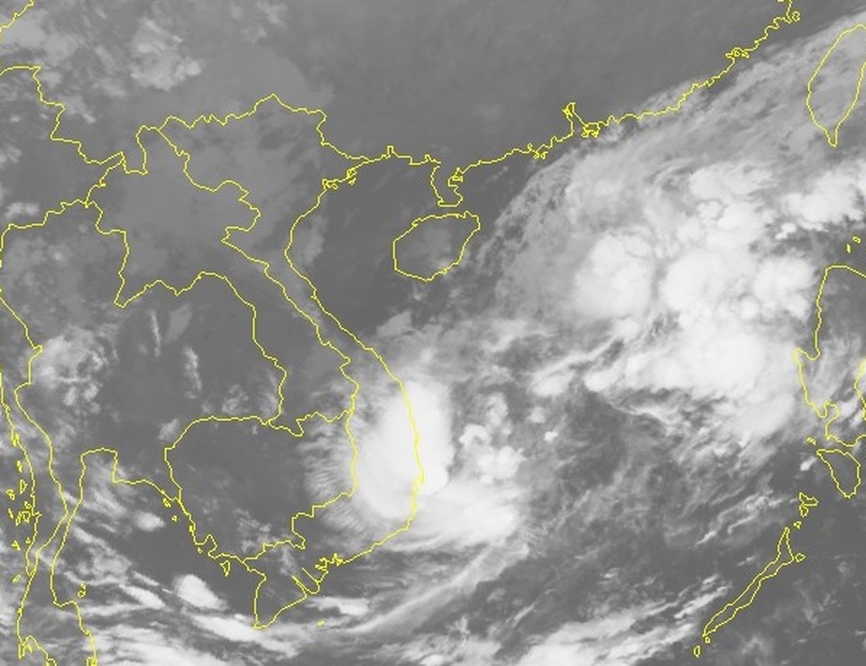 Ảnh hưởng vùng áp thấp, nhiều tỉnh miền Trung mưa to - 1 Ảnh hưởng vùng áp thấp, nhiều tỉnh miền Trung mưa to - 1