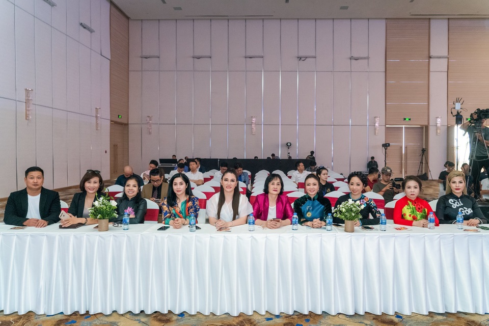 TMV Xuân Hương được Hội đào tạo và phát triển nghề làm đẹp Việt Nam vinh danh giải thưởng cống hiến cho cộng đồng ngành thẩm mỹ - 4 TMV Xuân Hương được Hội đào tạo và phát triển nghề làm đẹp Việt Nam vinh danh giải thưởng cống hiến cho cộng đồng ngành thẩm mỹ - 4