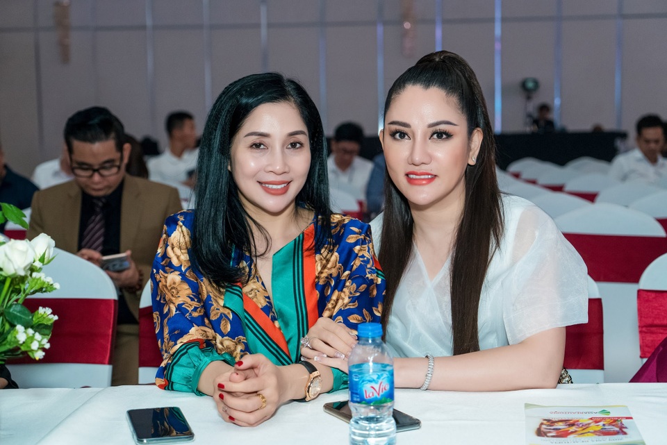 TMV Xuân Hương được Hội đào tạo và phát triển nghề làm đẹp Việt Nam vinh danh giải thưởng cống hiến cho cộng đồng ngành thẩm mỹ - 5 TMV Xuân Hương được Hội đào tạo và phát triển nghề làm đẹp Việt Nam vinh danh giải thưởng cống hiến cho cộng đồng ngành thẩm mỹ - 5