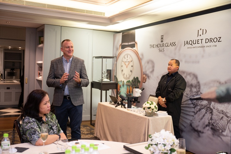 Jaquet Droz ra mắt đồng hồ Vịnh Hạ Long độc bản tại workshop nghệ thuật tiểu họa - 1 Jaquet Droz ra mắt đồng hồ Vịnh Hạ Long độc bản tại workshop nghệ thuật tiểu họa - 1