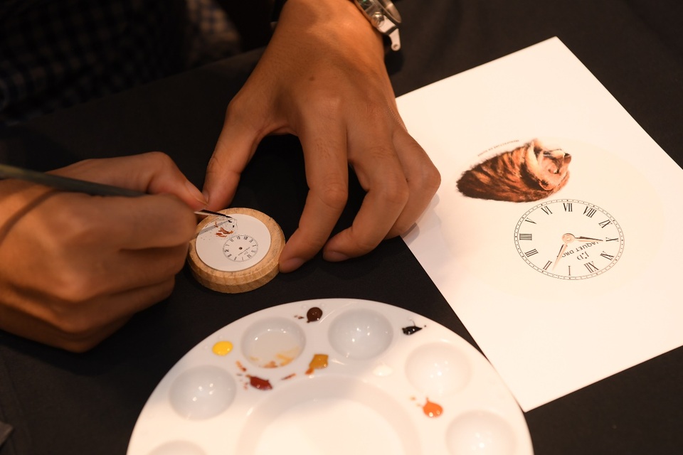 Jaquet Droz ra mắt đồng hồ Vịnh Hạ Long độc bản tại workshop nghệ thuật tiểu họa - 8 Jaquet Droz ra mắt đồng hồ Vịnh Hạ Long độc bản tại workshop nghệ thuật tiểu họa - 8