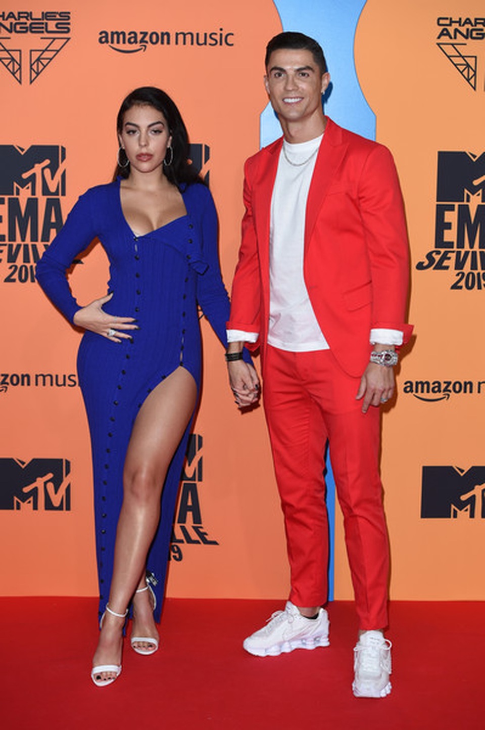 Cristiano Ronaldo đưa bạn gái xinh đẹp dự lễ trao giải MTV Châu Âu - 2 Cristiano Ronaldo đưa bạn gái xinh đẹp dự lễ trao giải MTV Châu Âu - 2