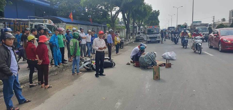 Đôi nam nữ thương vong trên đường đi bê tráp cưới về - 2 Đôi nam nữ thương vong trên đường đi bê tráp cưới về - 2