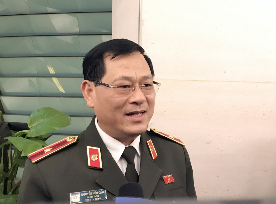 Công an đang xác minh chuyến bay đưa 21 người từ Nội Bài để sang Anh - 1 Công an đang xác minh chuyến bay đưa 21 người từ Nội Bài để sang Anh - 1