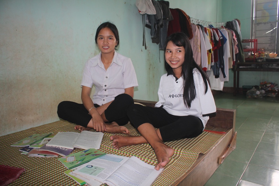 Hoa Pơ lang không tay của đại ngàn Tây Nguyên vẽ tương lai bằng đôi chân trần - 6 Hoa Pơ lang không tay của đại ngàn Tây Nguyên vẽ tương lai bằng đôi chân trần - 6