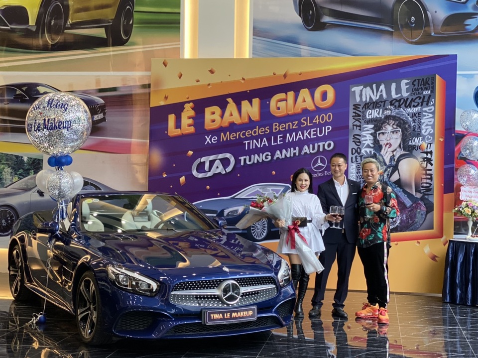 Khách hàng bất ngờ với buổi lễ bàn giao xe của Tùng Anh Auto - 1 Khách hàng bất ngờ với buổi lễ bàn giao xe của Tùng Anh Auto - 1