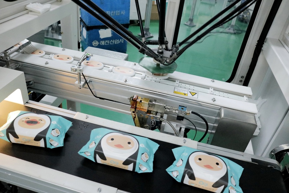 Doanh nghiệp ứng dụng tiêu chuẩn mỹ phẩm GMP của Hàn Quốc vào khăn ướt - 4 Doanh nghiệp ứng dụng tiêu chuẩn mỹ phẩm GMP của Hàn Quốc vào khăn ướt - 4