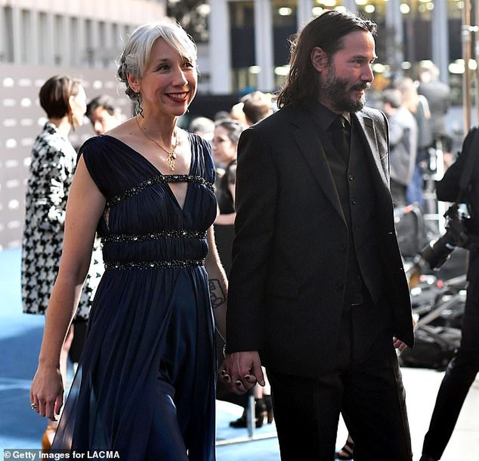 Người phụ nữ có thể khiến Keanu Reeves nắm tay trên thảm đỏ là ai? - 3 Người phụ nữ có thể khiến Keanu Reeves nắm tay trên thảm đỏ là ai? - 3
