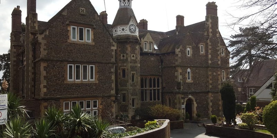 Báo Anh: Nhiều thiếu nữ Việt vào Anh trái phép bằng đường du học - 1