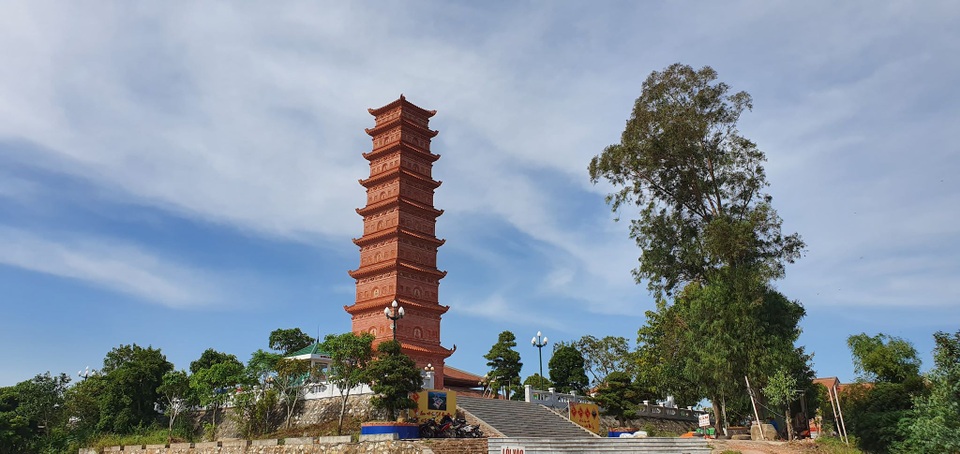 Độc đáo Tháp cổ nghìn năm tuổi trên đỉnh núi Ngọc - 3 Độc đáo Tháp cổ nghìn năm tuổi trên đỉnh núi Ngọc - 3