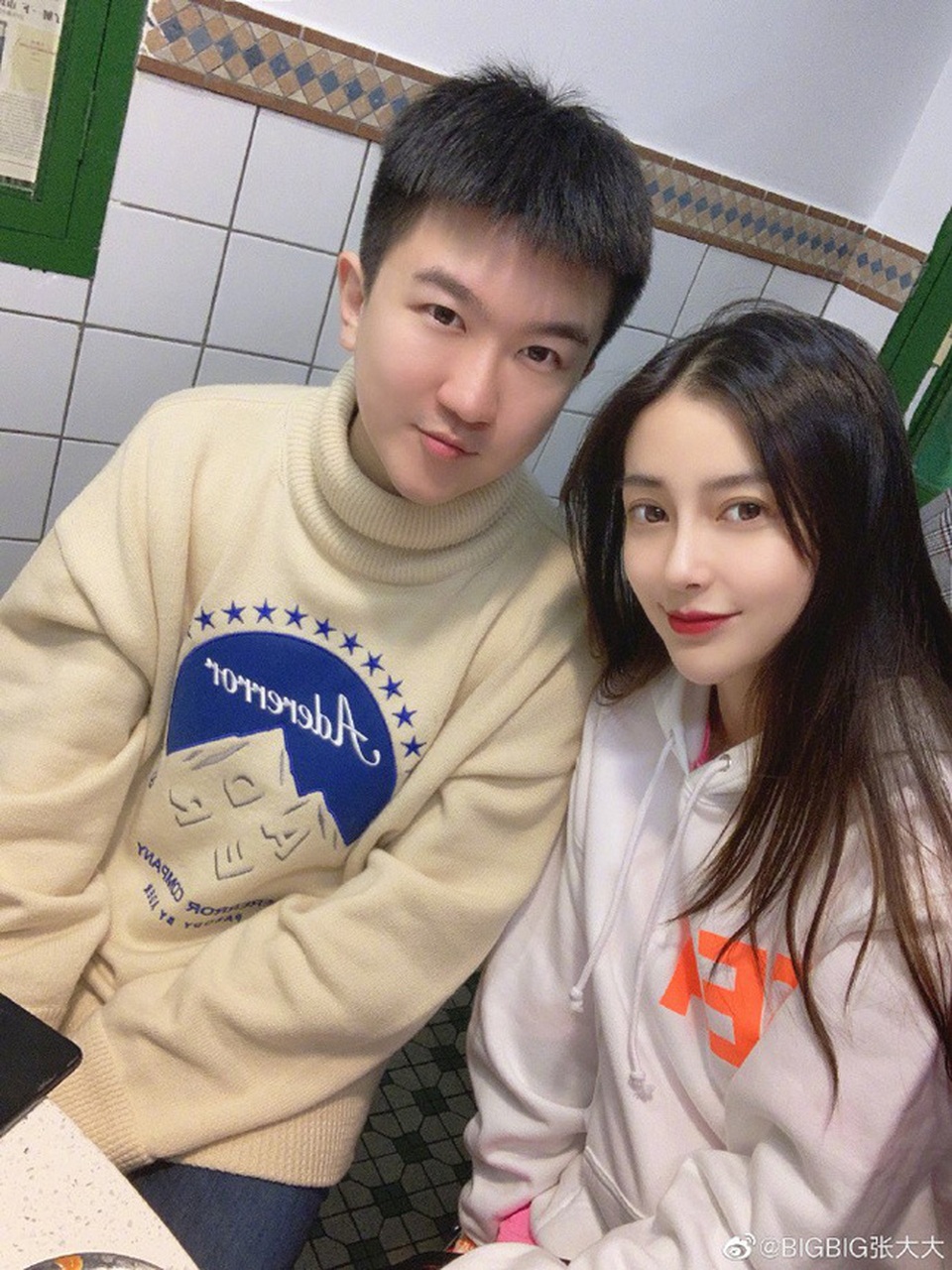 Angelababy bị chỉ trích vì hút thuốc lá nơi công cộng - 7 Angelababy bị chỉ trích vì hút thuốc lá nơi công cộng - 7