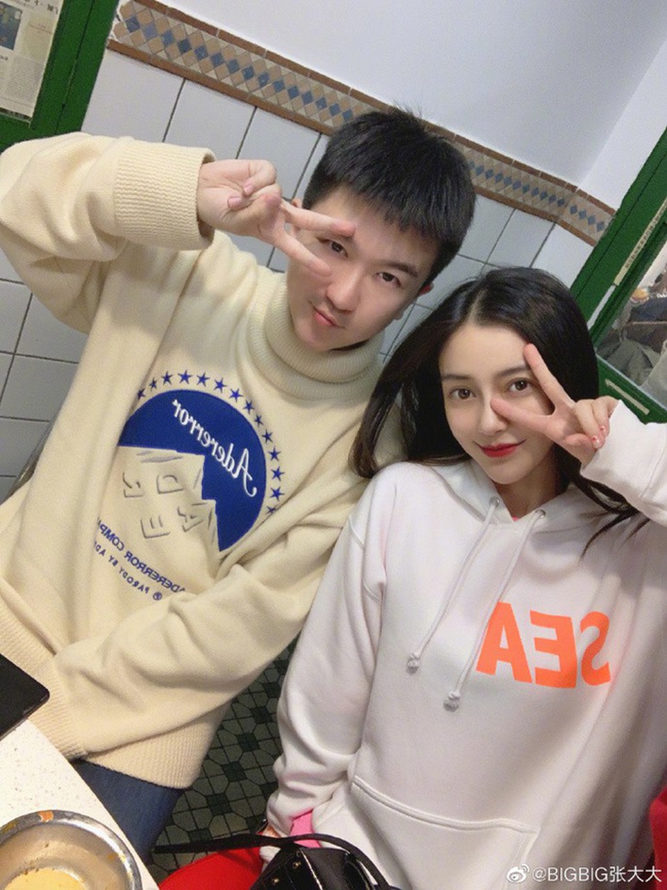 Angelababy bị chỉ trích vì hút thuốc lá nơi công cộng - 6 Angelababy bị chỉ trích vì hút thuốc lá nơi công cộng - 6