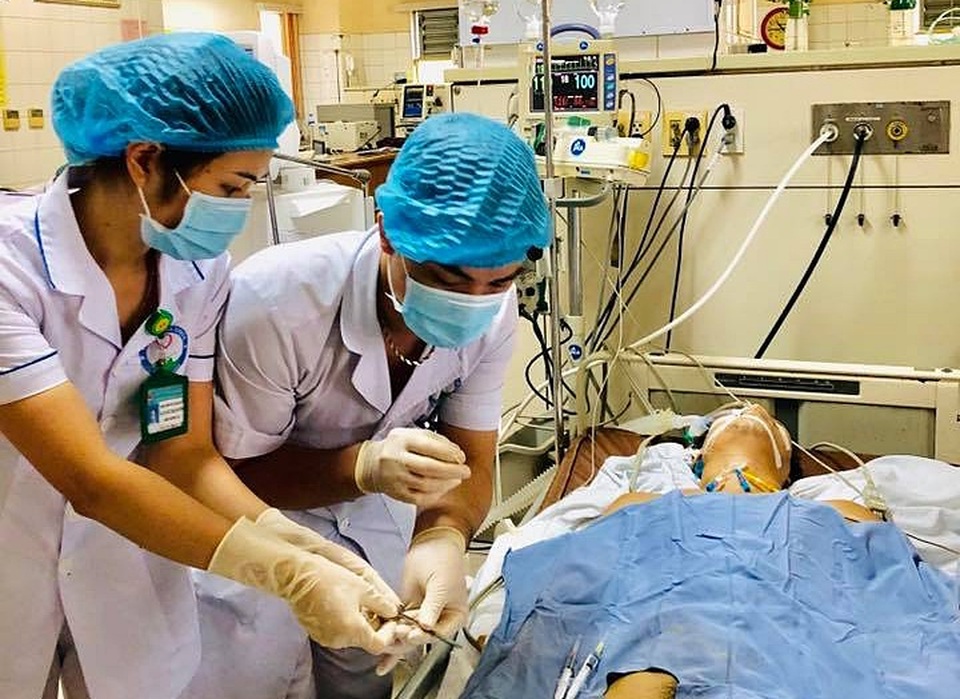 Bị cây nhọn đâm xuyên người, nam thanh niên thoát chết hy hữu - 2