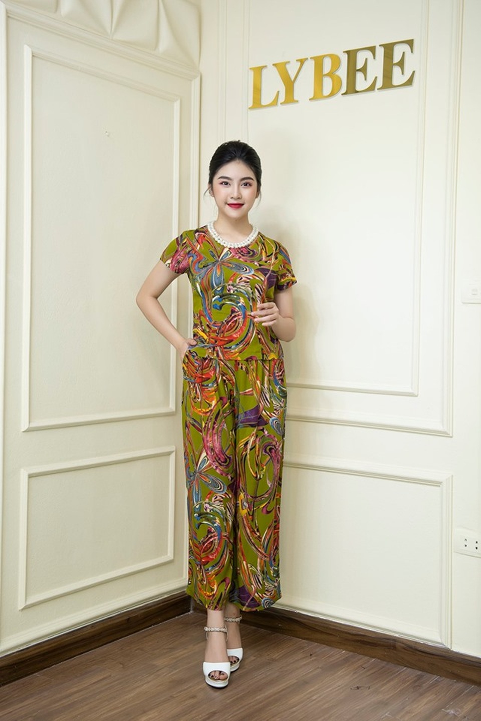“Sang trọng - Quý phái” cùng thời trang trung niên cao cấp LYBEE - 4 “Sang trọng - Quý phái” cùng thời trang trung niên cao cấp LYBEE - 4
