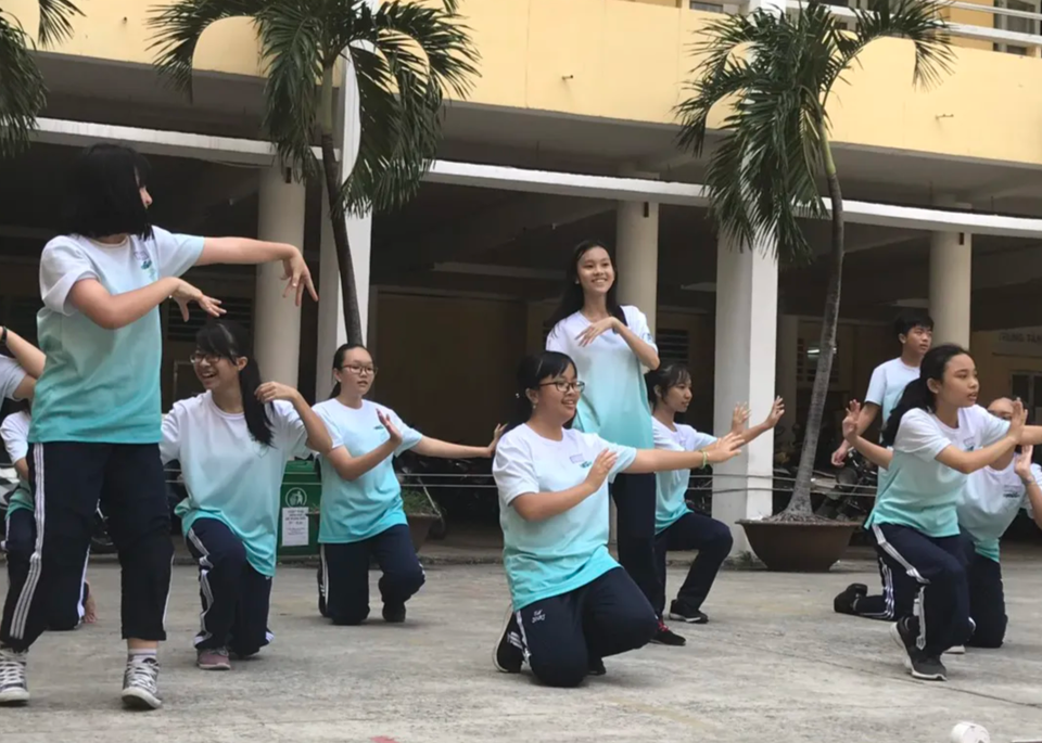 Ngày mặc “đồng phục cá tính” trong trường học: Nên hay không? - 2 Ngày mặc “đồng phục cá tính” trong trường học: Nên hay không? - 2
