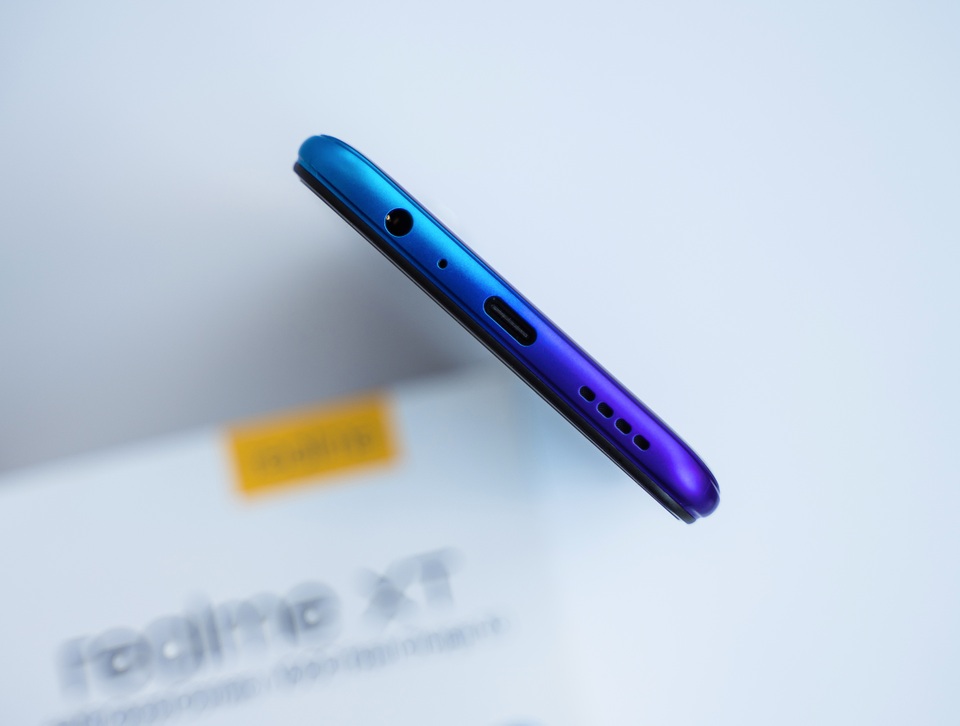 Mở hộp Realme XT với camera 64 chấm chuẩn bị bán tại Việt Nam - 8 Mở hộp Realme XT với camera 64 chấm chuẩn bị bán tại Việt Nam - 8