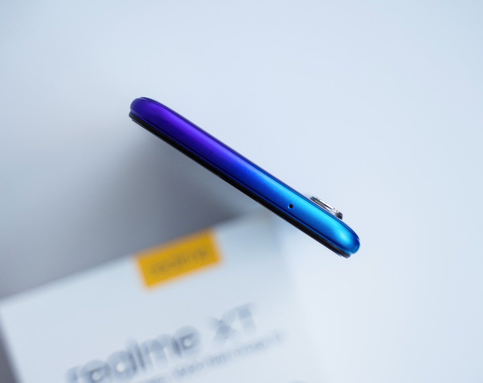 Mở hộp Realme XT với camera 64 chấm chuẩn bị bán tại Việt Nam - 9 Mở hộp Realme XT với camera 64 chấm chuẩn bị bán tại Việt Nam - 9