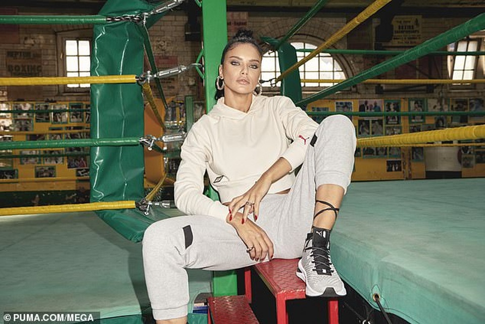 Cựu thiên thần nội y Adriana Lima khoe cơ bụng săn chắc đáng ngưỡng mộ - 9 Cựu thiên thần nội y Adriana Lima khoe cơ bụng săn chắc đáng ngưỡng mộ - 9