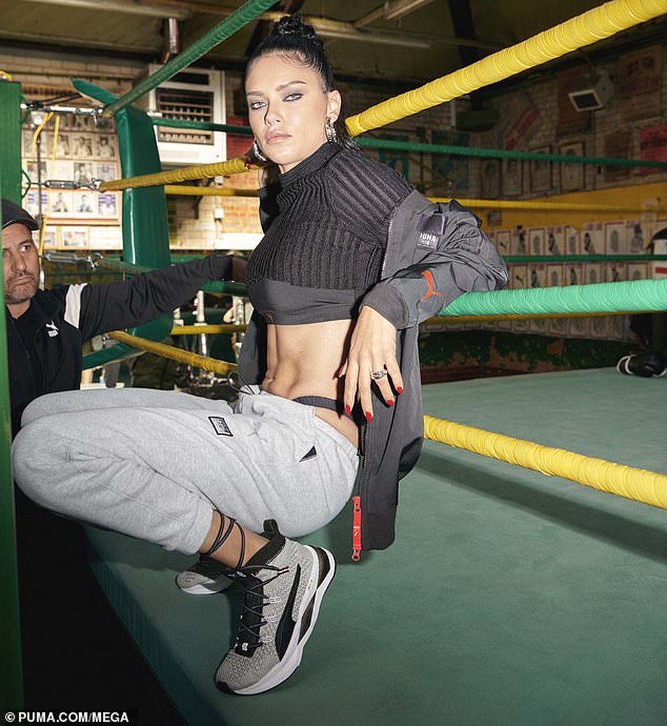 Cựu thiên thần nội y Adriana Lima khoe cơ bụng săn chắc đáng ngưỡng mộ - 5 Cựu thiên thần nội y Adriana Lima khoe cơ bụng săn chắc đáng ngưỡng mộ - 5