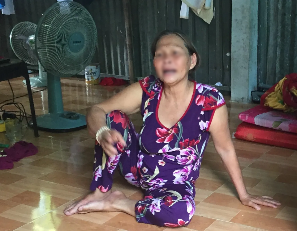 Nam thanh niên bị chị gái tạt nước sôi vì chửi bới, đòi đánh mẹ? - 1 Nam thanh niên bị chị gái tạt nước sôi vì chửi bới, đòi đánh mẹ? - 1