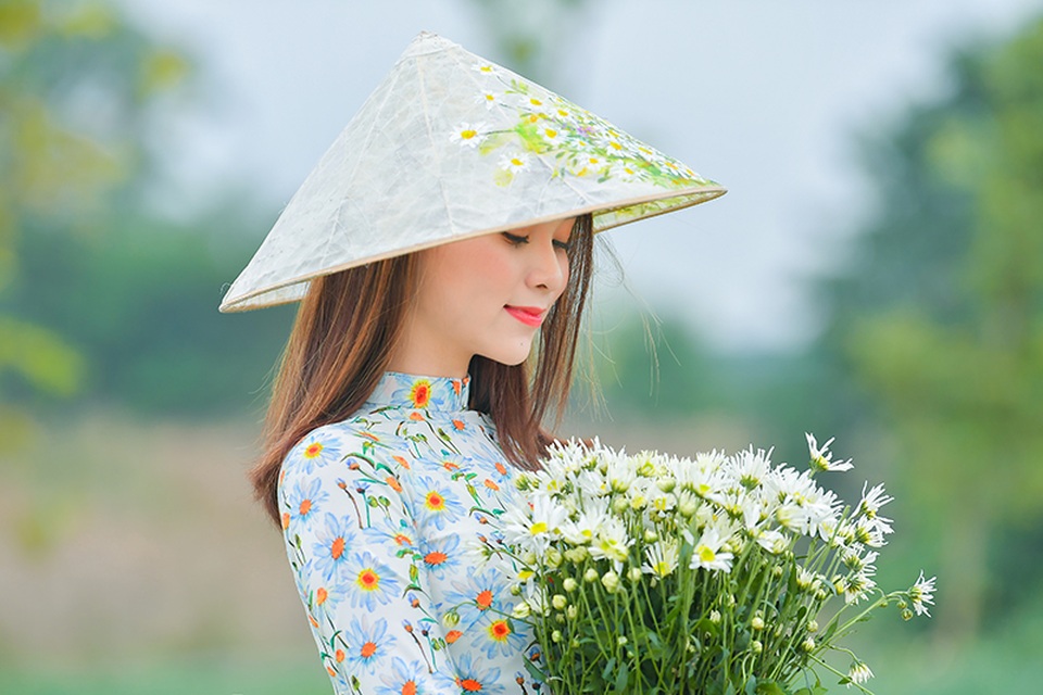 Nữ sinh 2K khoe sắc trên cánh đồng cúc họa mi Hà Nội - 6 Nữ sinh 2K khoe sắc trên cánh đồng cúc họa mi Hà Nội - 6