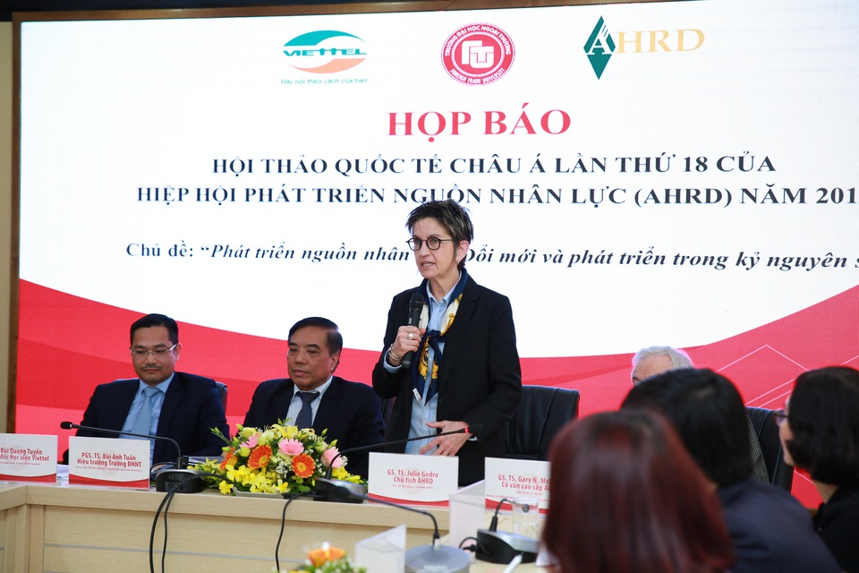Phát triển nguồn nhân lực như thế nào trong kỷ nguyên số? - 1 Phát triển nguồn nhân lực như thế nào trong kỷ nguyên số? - 1