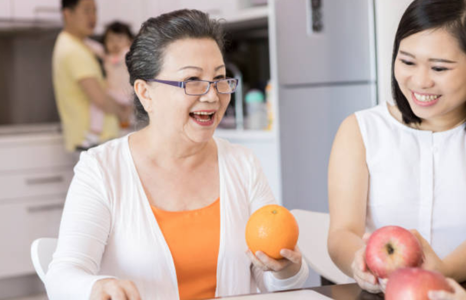 “Nếu mẹ ốm, kêu con gái sang mà chăm” - 1