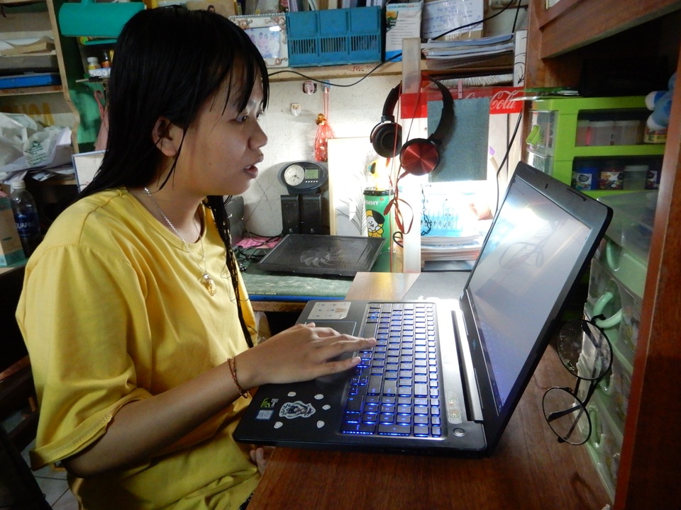 Nữ sinh viên nghèo giờ đã thênh thang trên con đường đại học - 2 Nữ sinh viên nghèo giờ đã "thênh thang" trên con đường đại học - 2