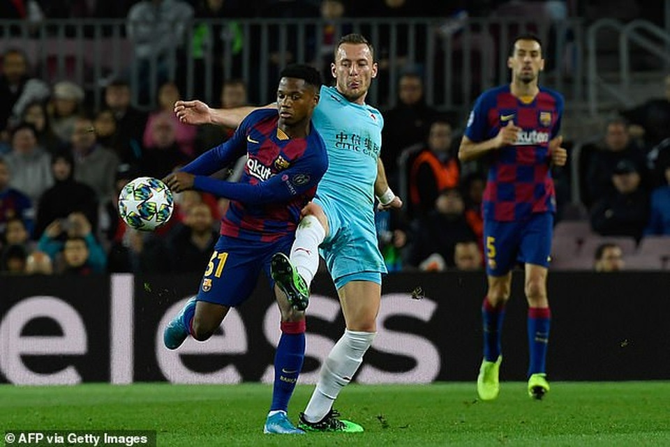 Hòa thất vọng Slavia Praha, Barcelona bị Dortmund áp sát - 3 Hòa thất vọng Slavia Praha, Barcelona bị Dortmund áp sát - 3