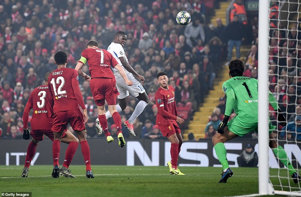 Thắng nhẹ Genk, Liverpool vươn lên đầu bảng - 3 Thắng nhẹ Genk, Liverpool vươn lên đầu bảng - 3