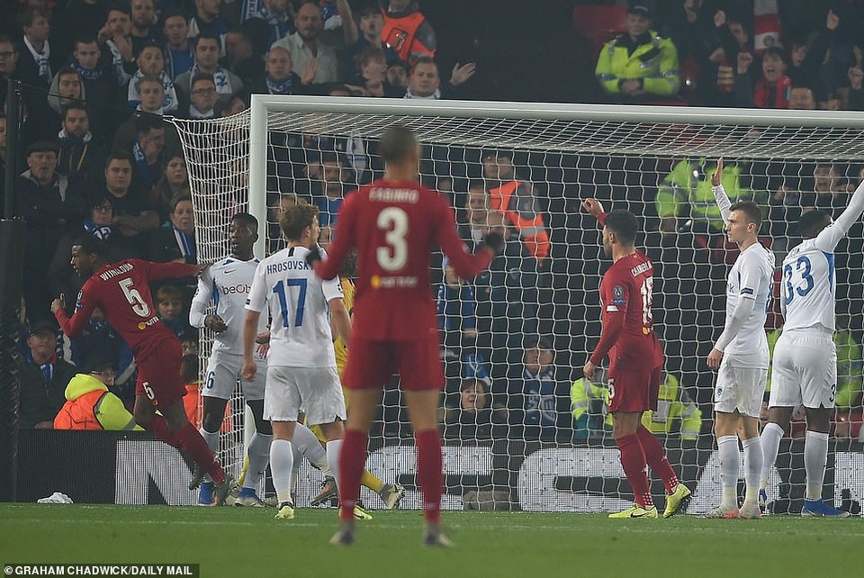 Thắng nhẹ Genk, Liverpool vươn lên đầu bảng - 2 Thắng nhẹ Genk, Liverpool vươn lên đầu bảng - 2
