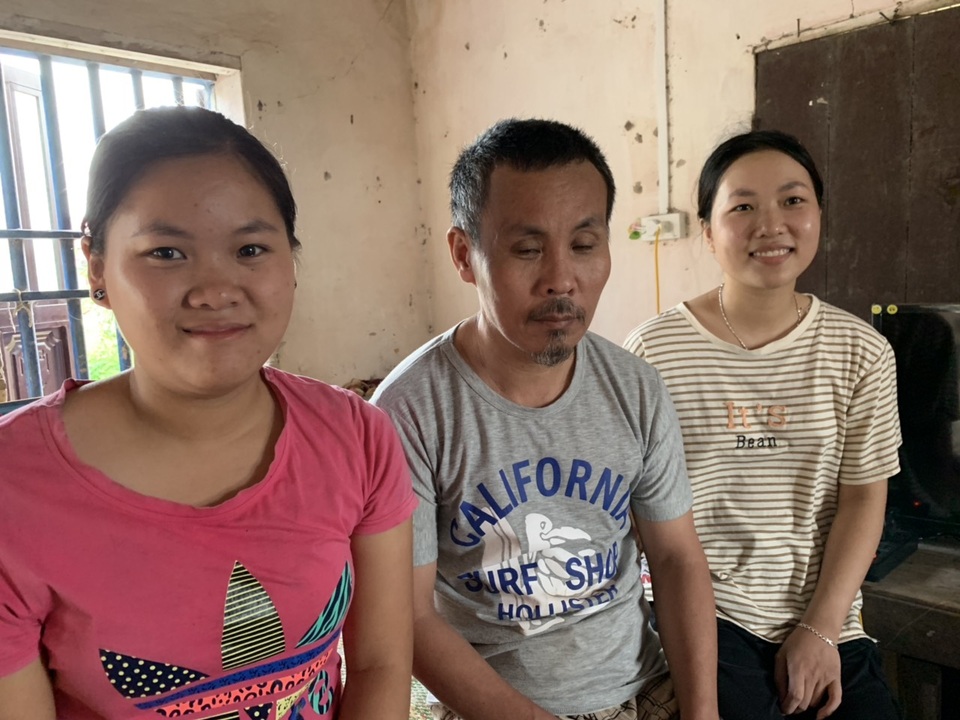 Cuộc đời cô gái “mơ có chiếc máy khâu”, được bạn đọc giúp đỡ thóc gạo ăn cả tháng không hết - 6 Cuộc đời cô gái “mơ có chiếc máy khâu”, được bạn đọc giúp đỡ thóc gạo ăn cả tháng không hết - 6