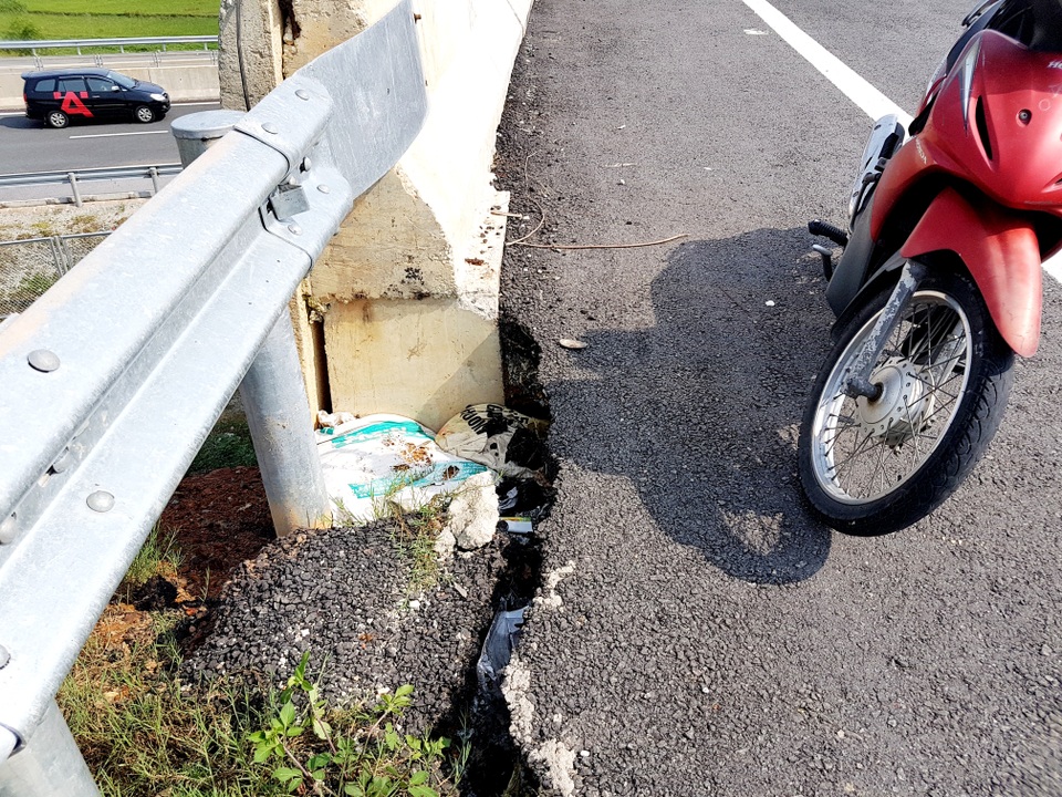 Vét nứt ngay mố cầu Đường dẫn qua cầu vượt cao tốc Đà Nẵng – Quảng Ngãi bị sụt lún, nứt toát