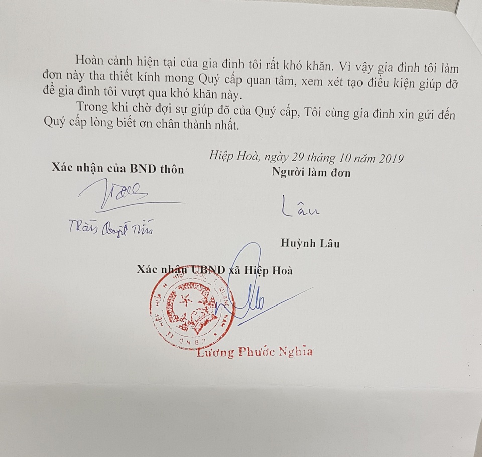 Đơn xin giúp đỡ khó khăn của vợ chồng ông Lâu gởi đến Báo Dân trí Xót xa cảnh chồng mù vợ cụt chân sống “vật vờ” bên người con trai tâm thần