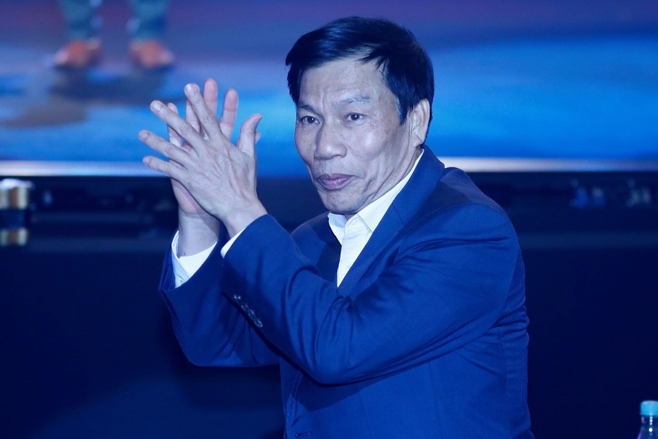 Quang Hải được tôn vinh ở Gala tổng kết mùa giải V-League 2019 - 1 Quang Hải được tôn vinh ở Gala tổng kết mùa giải V-League 2019 - 1