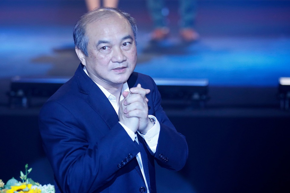 Quang Hải được tôn vinh ở Gala tổng kết mùa giải V-League 2019 - 2 Quang Hải được tôn vinh ở Gala tổng kết mùa giải V-League 2019 - 2